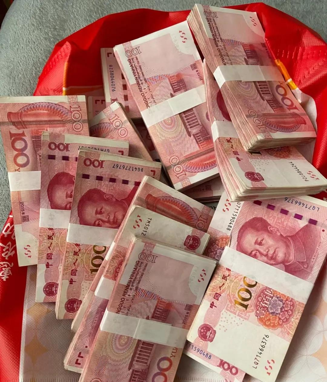 你看,能不能把那 38 万借给我,给你哥买婚房啊!"  我听到爸妈的话