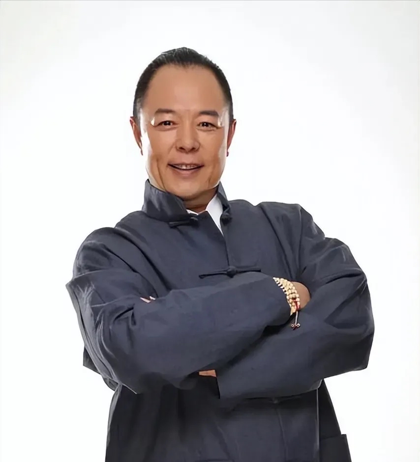 演员张铁林说,拍《还珠格格》稀里糊涂的拍了五个月,磕磕碰碰,跋山