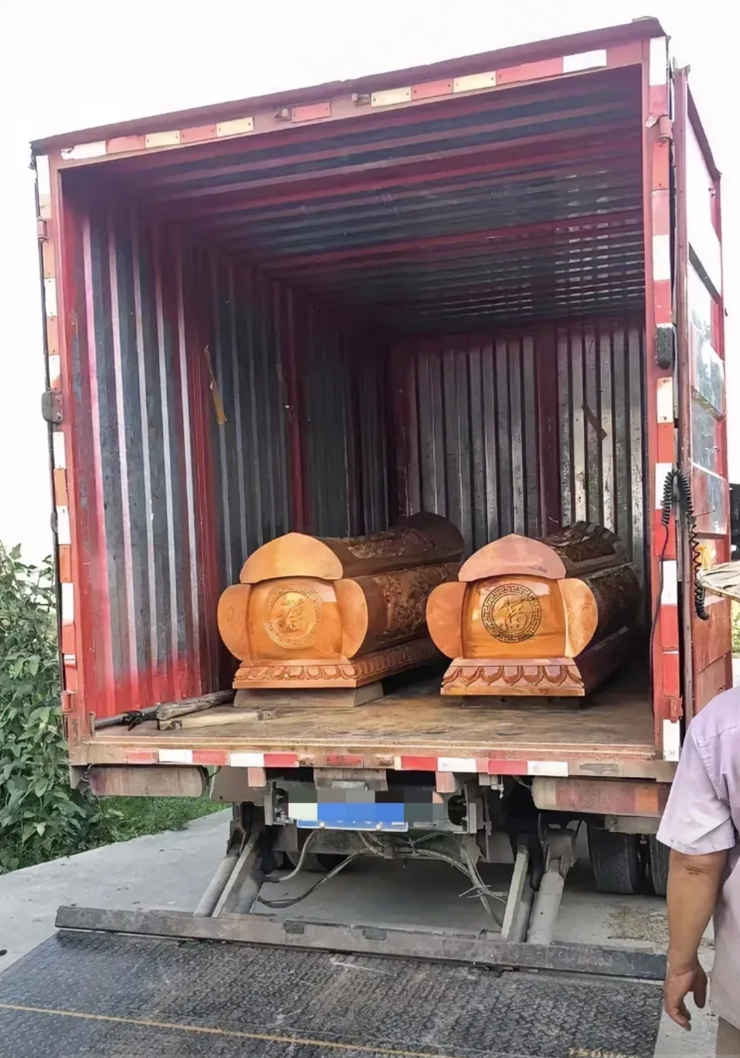 前天陪老公去参加一场寿宴老两口都过70大寿当时天刚蒙蒙亮 亲人