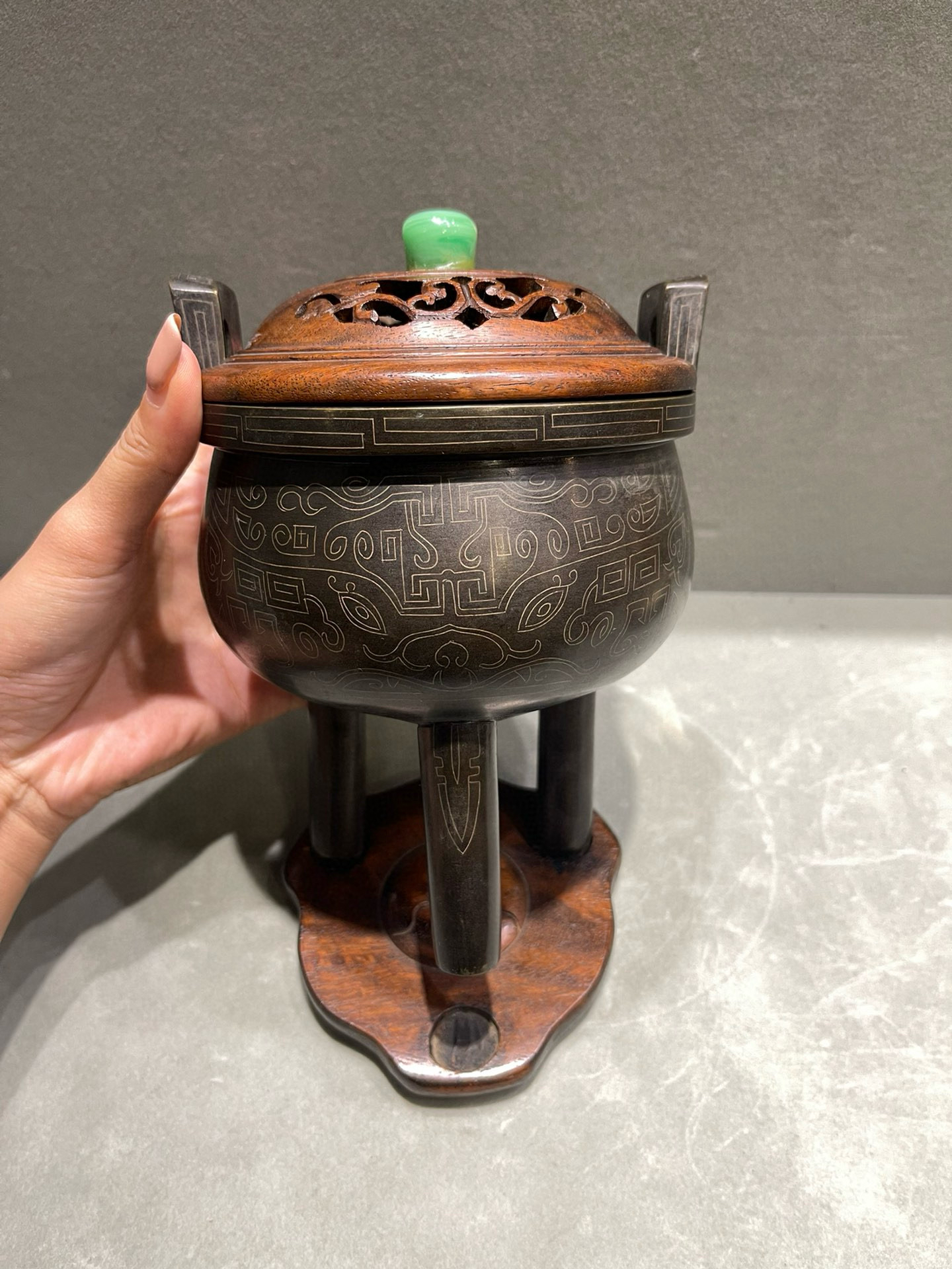 清代 石叟款铜嵌银丝兽面纹三足鼎式炉 整体高18