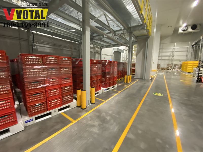 高分子柔性防撞柱是如何挡住叉车的