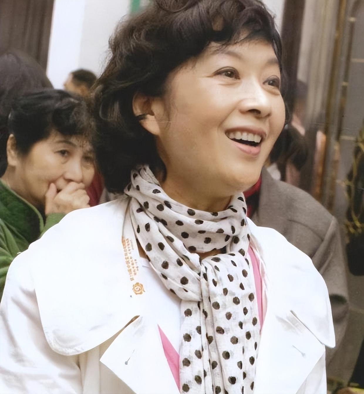 看了70岁龚雪的老年状态,我发现:八十年代第一美人正在优雅老去