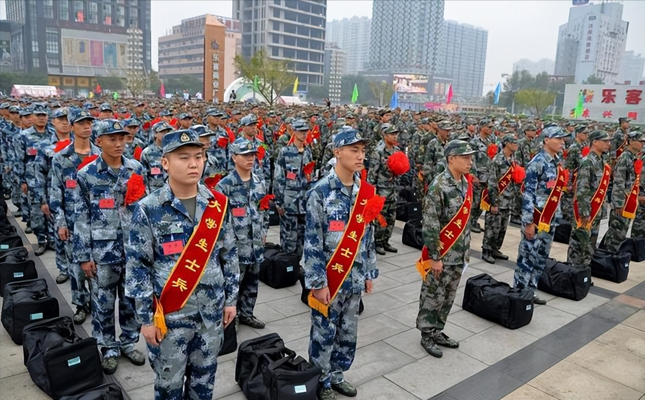 义务兵军服图片