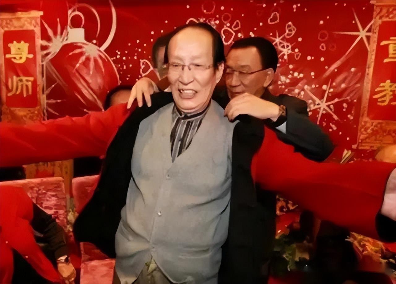 回顾著名演员侯耀华:曾是工厂钳工,儿子侯军是我很满意的作品