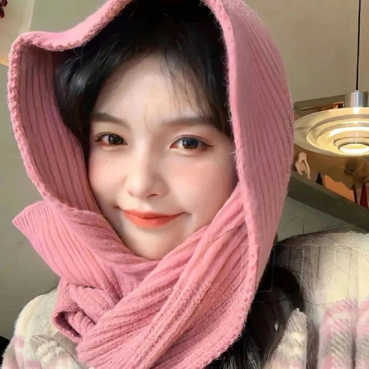 我今天去女同学家玩,我们玩的开心,她弯腰去捡东西