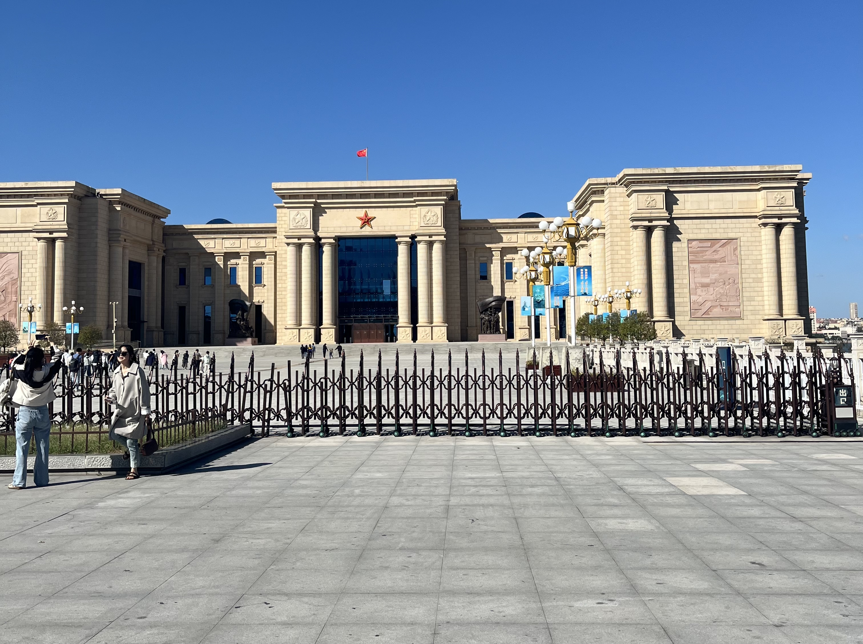 一是可以增加室外活动量,二是增加体能