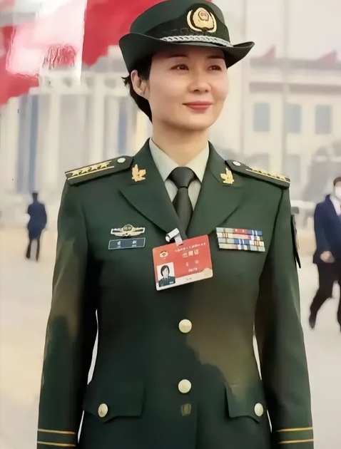 霸王花雷敏新晋武警少将 提起雷敏的这个名字,用家喻户晓,如雷贯耳,身