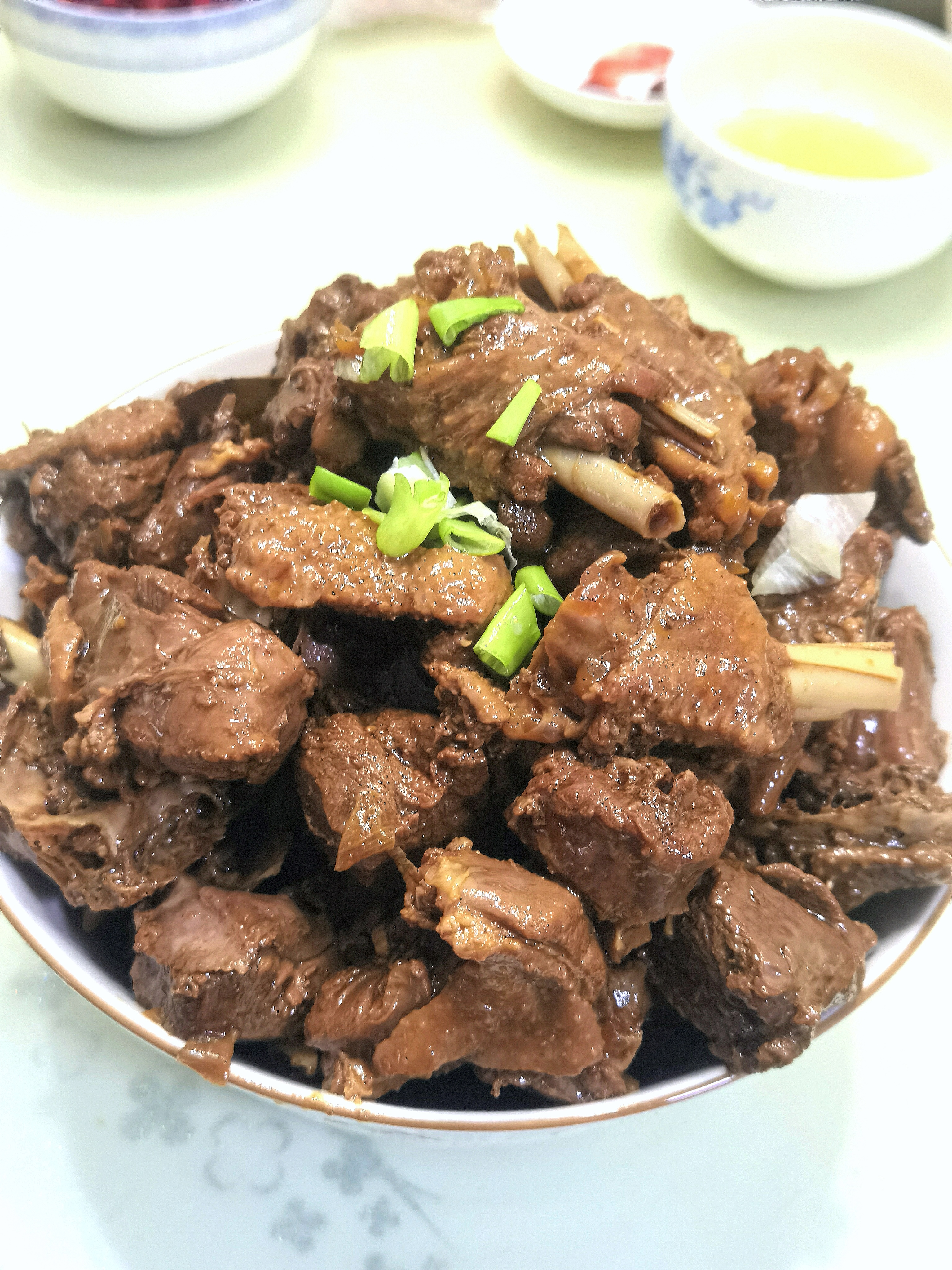 昨天没事寻思把大鹅从冰箱里拿出来趁周末家里人多把它吃了吧