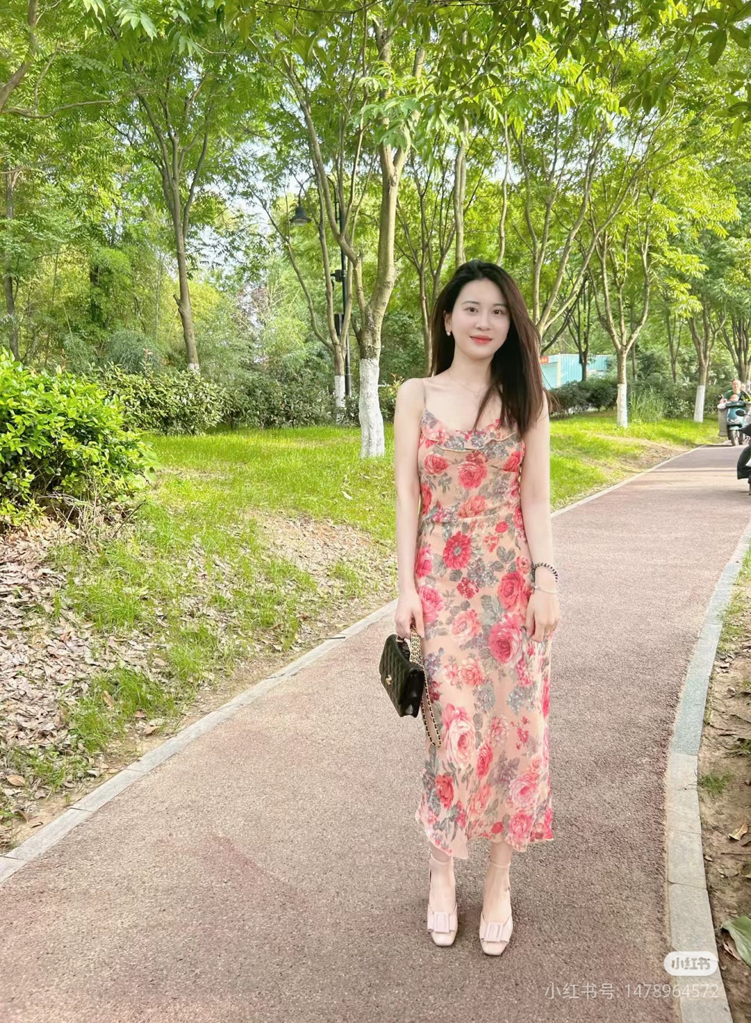 我和女领导谈恋爱她一丝不挂的躺在我身边让我