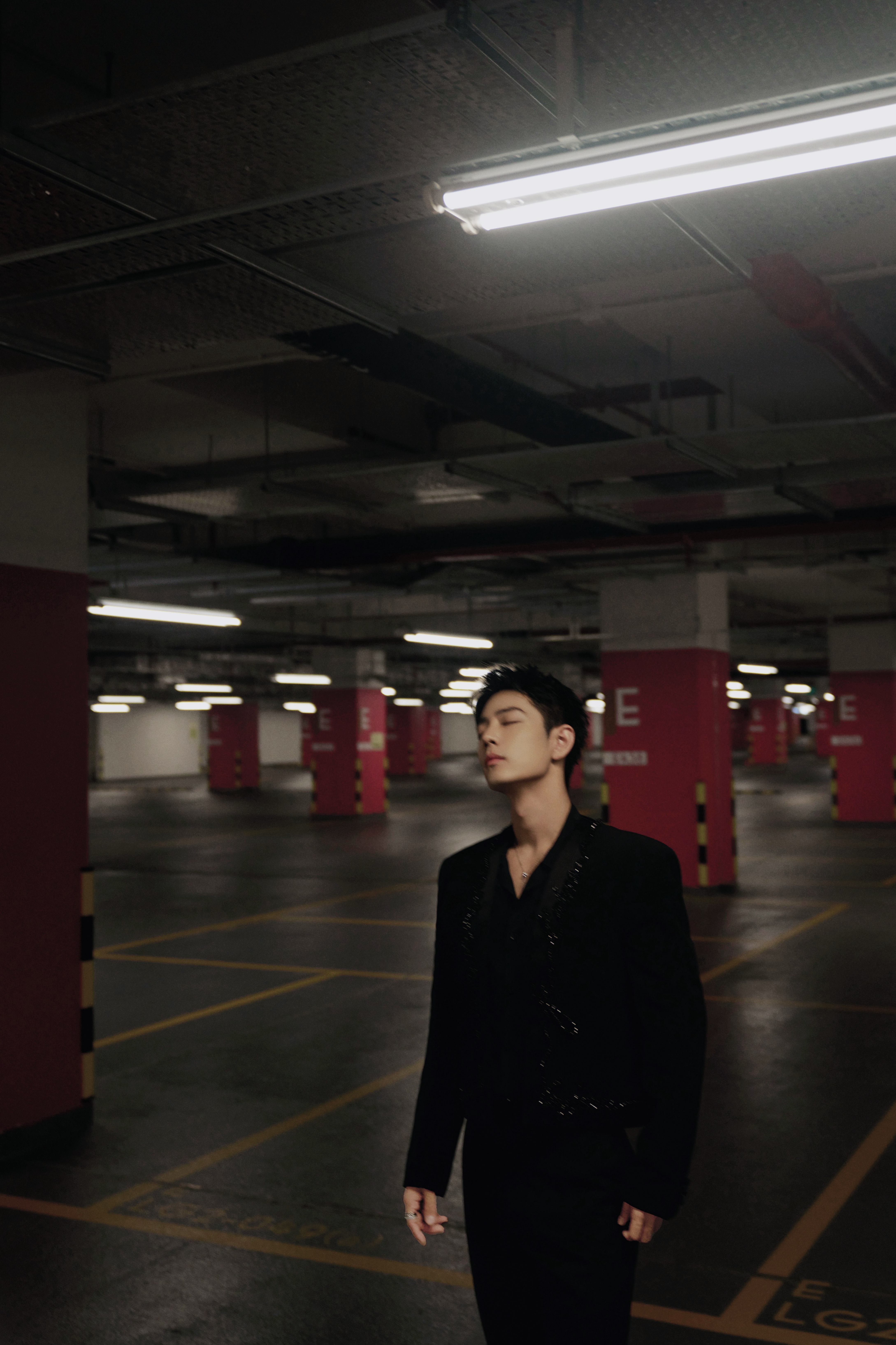 一组乘出租车街景,如暗夜王子,帅气迷人.[亲吻]