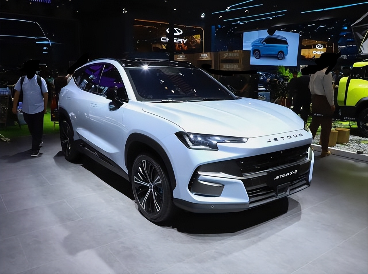 而在这场激烈的竞争中,奇瑞汽车,这位一向以"工科男"形象示