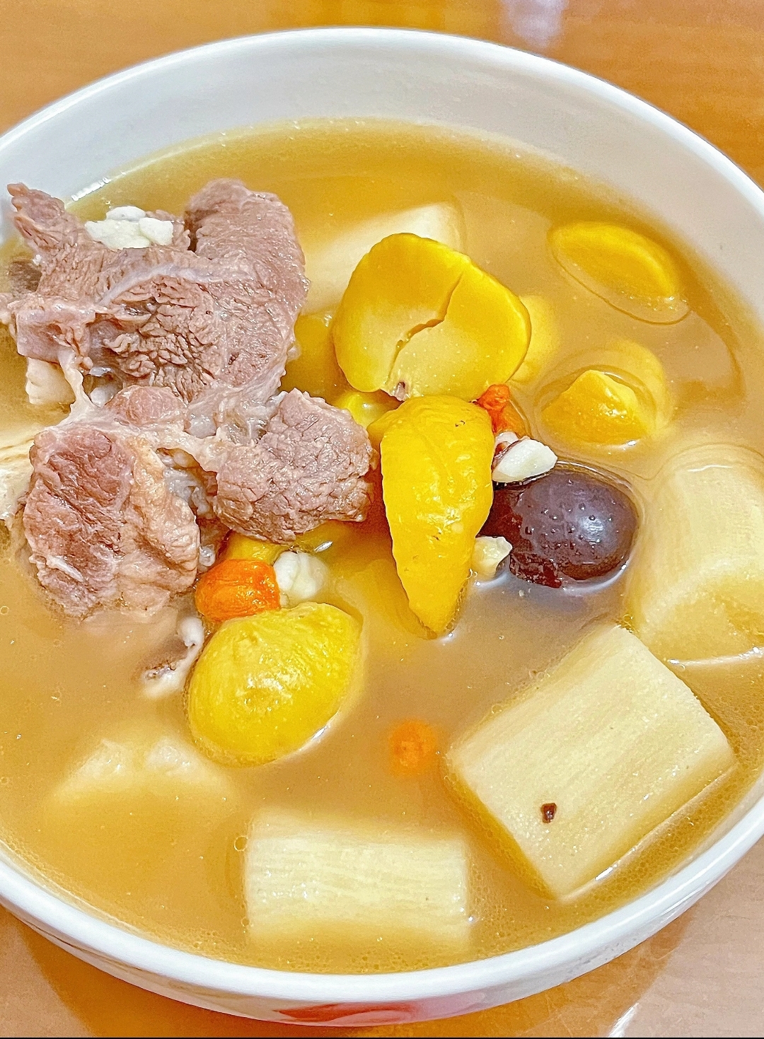 【秋天一定要安排的养生汤】 秋季养生,汤品可是个不错的选择!