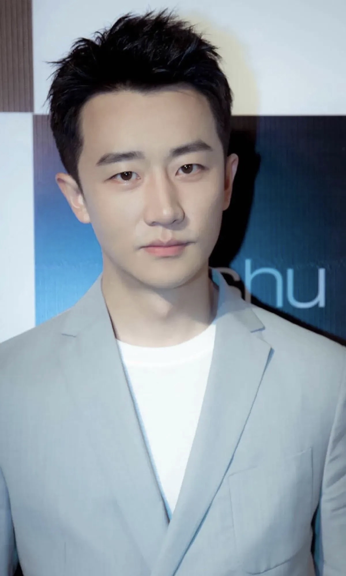 "  黄轩想了想说:"共三次黄轩黄轩短发黄轩现在照片黄轩现在的照片