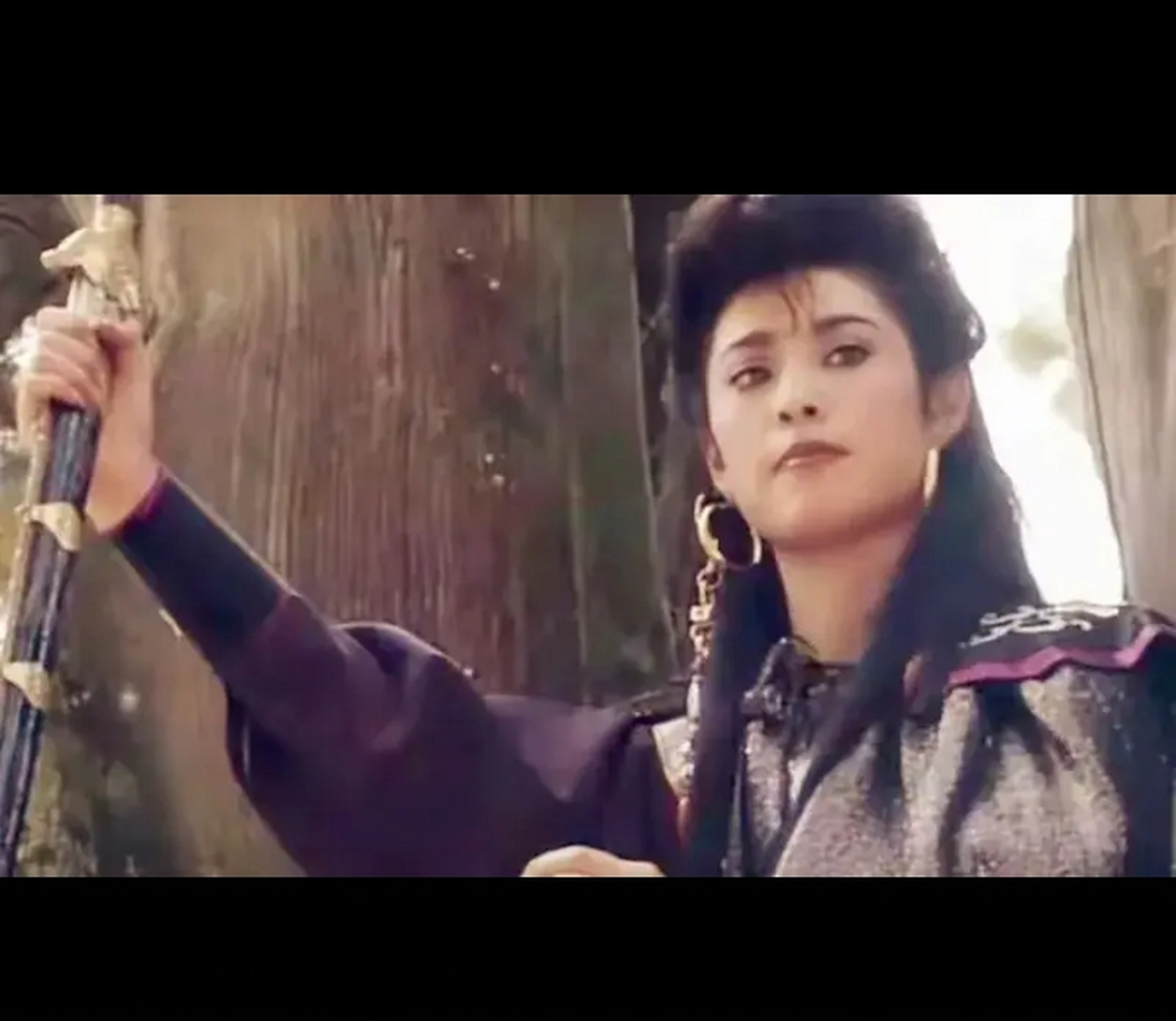 飞天魔女龙云凤曾在徐家岭于月下向徐良传授武艺,教给了徐良二十四路