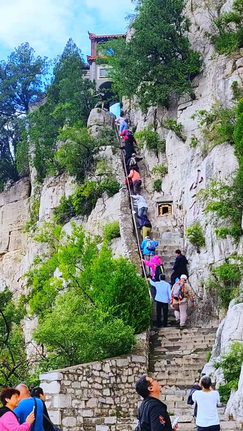 淄川马鞍山九月底前继续对全国人民免门票,站马鞍山眺望三泰山等