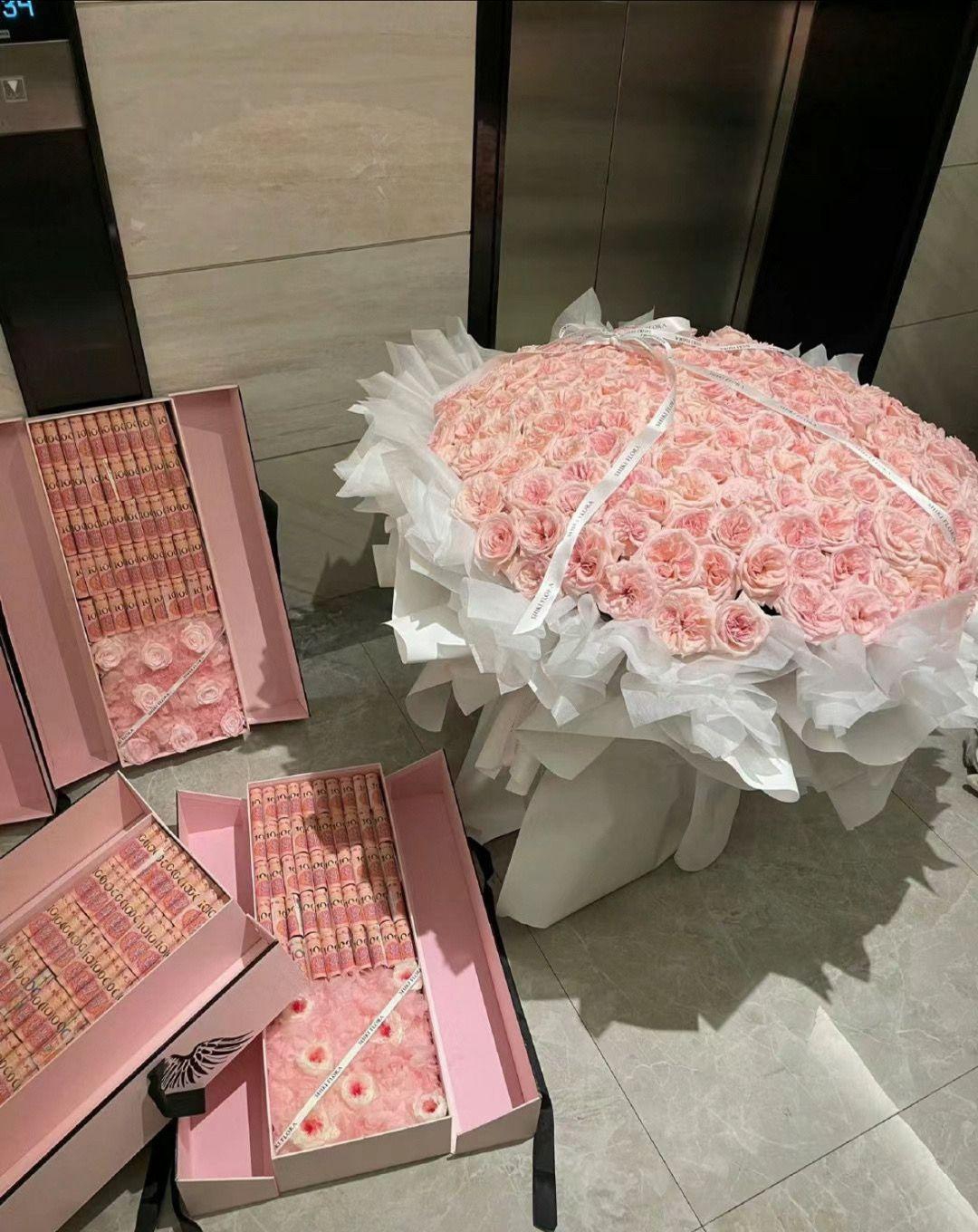 我为他仔细分析道:每月 8200 元,一年差不多有 1