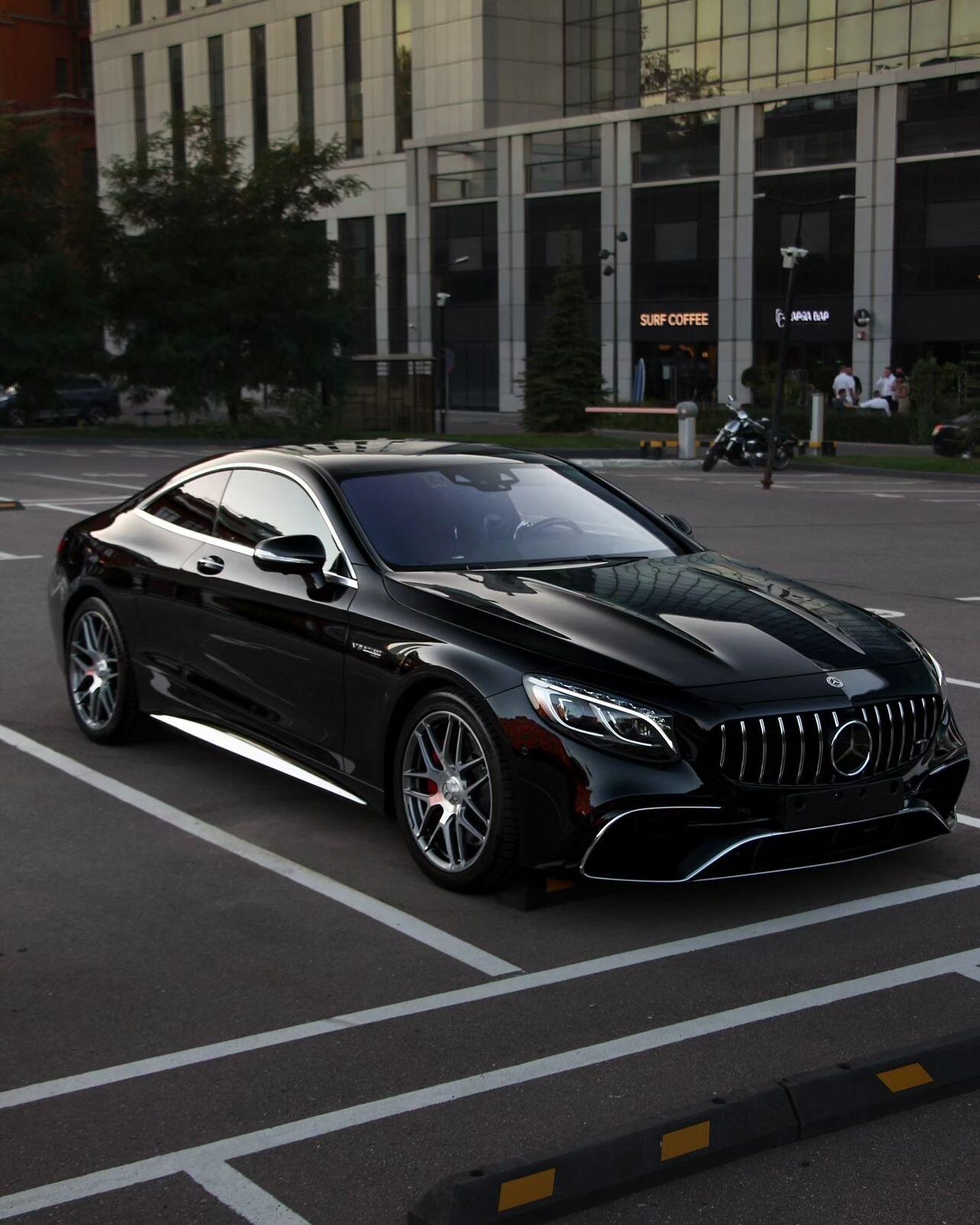 1奔驰s级 coupe amg,作为d级行政运动轿跑,两门四座造型,4