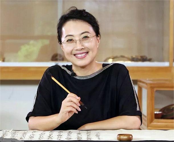 书法# 当今的中国书法界,女性书法家已经成为一支生力军,可谓巾嗖不