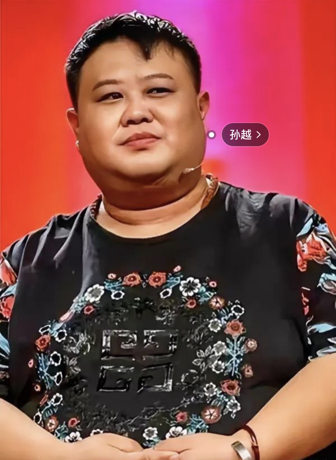 主持人鲁豫问相声演员孙越,你体重多少啊,比我多多少,孙越说,你还是问