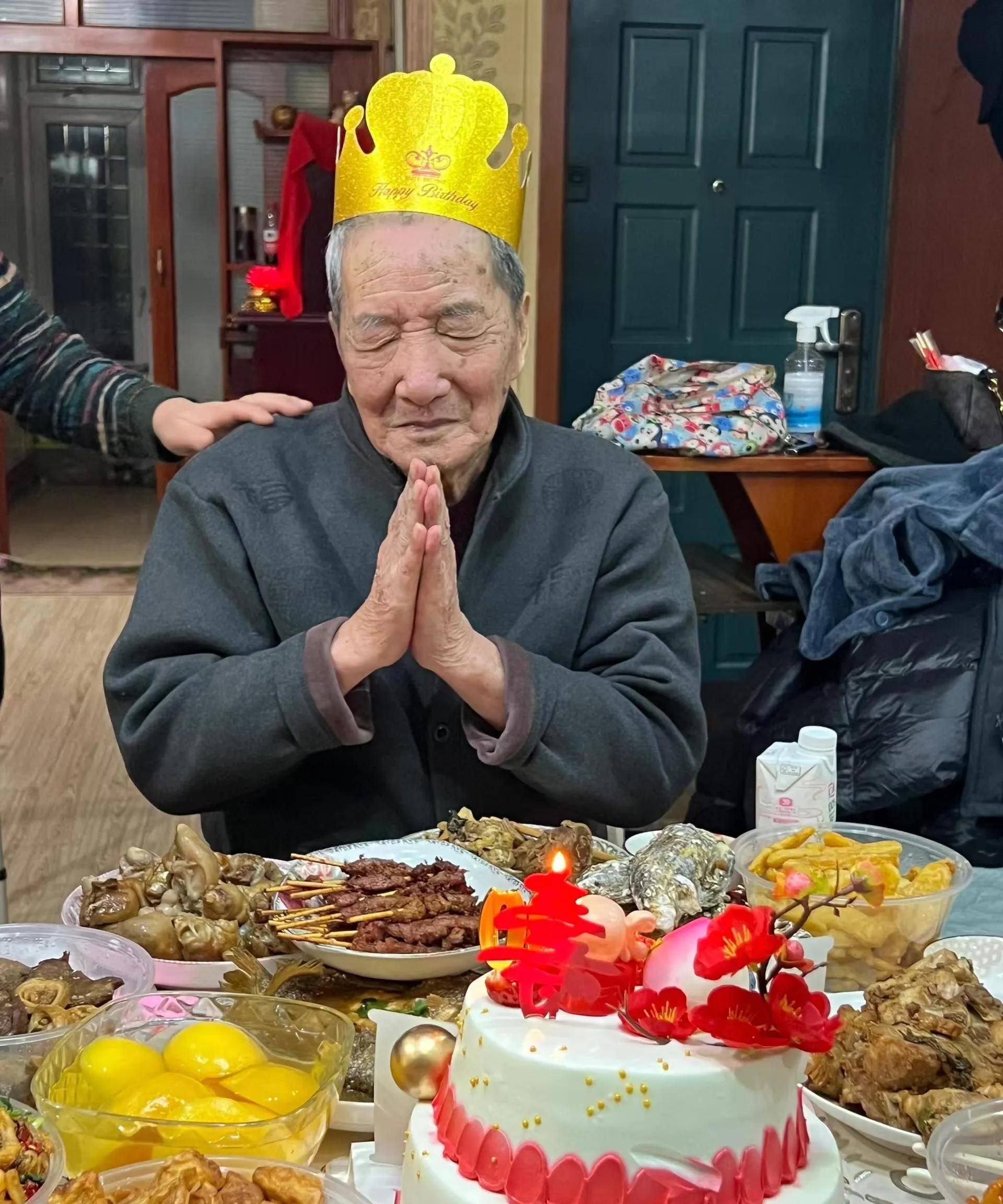 5500昨天我 75 岁生日儿子给我带了一篮子水果和一个蛋糕说有好