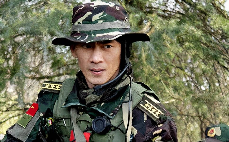 七位硬汉型男,演绎军人风采,尽显华夏男儿气概