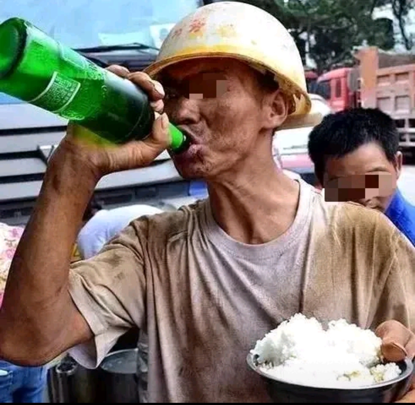 "那光棍没办法,打听到了老板家