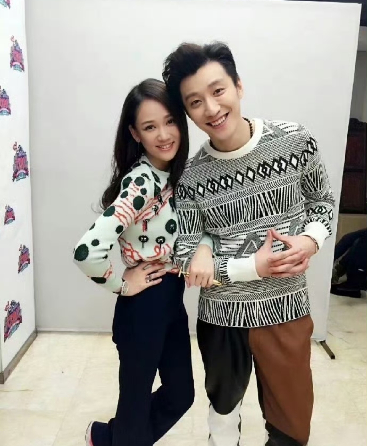 乔任梁的父母也在评论区给陈乔恩送上了祝福:太美了,恭喜恭喜!