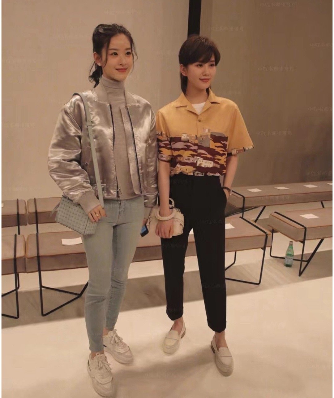 章泽天其实进娱乐圈的话也会很吃香,长相是清纯那一挂的,和陈都灵一个