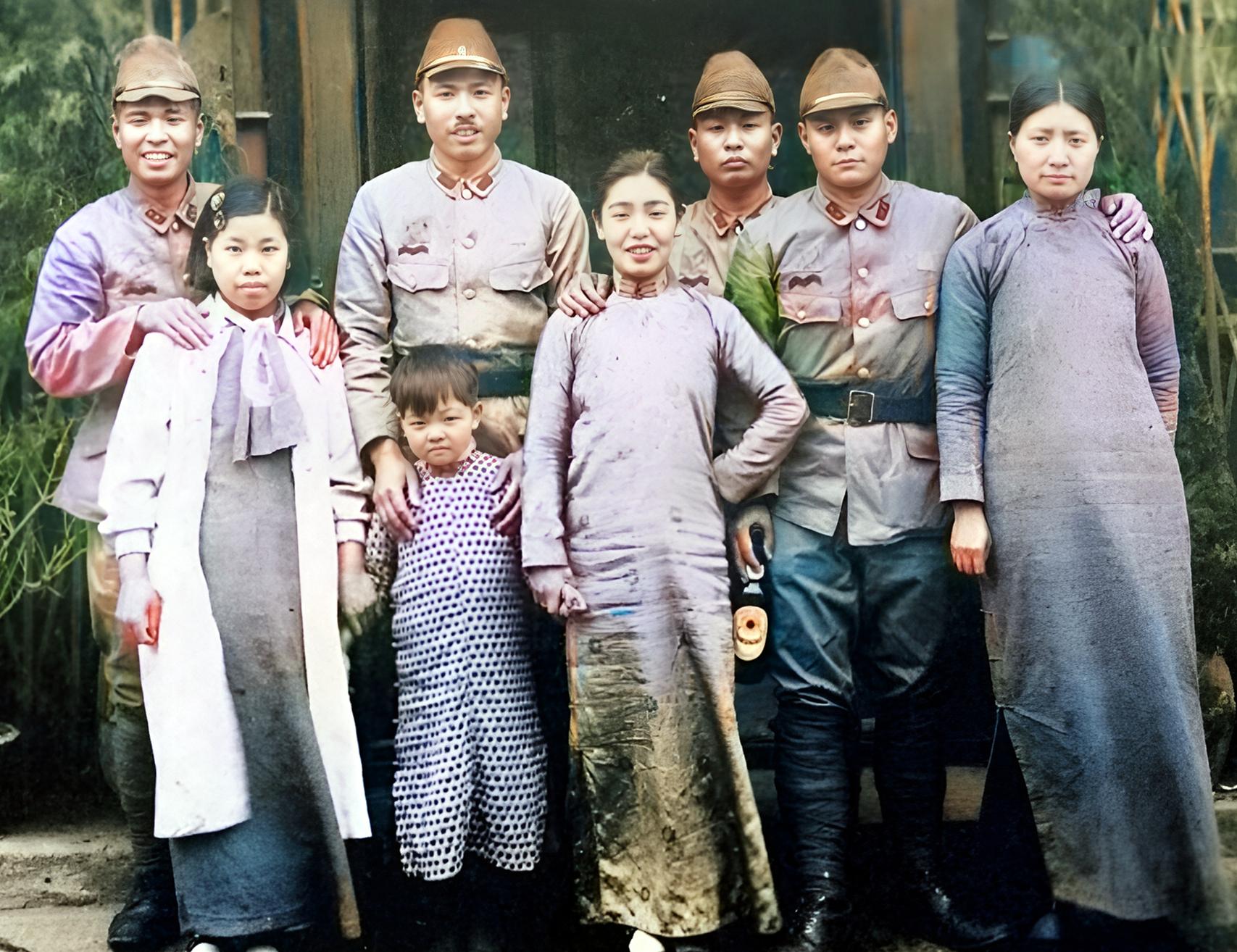 女鬼子家人图片