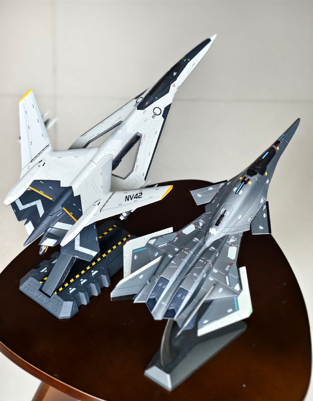 模型欣赏:凯迪威 1/72 玄女空天战机 实物展示,展现了它和其他系列