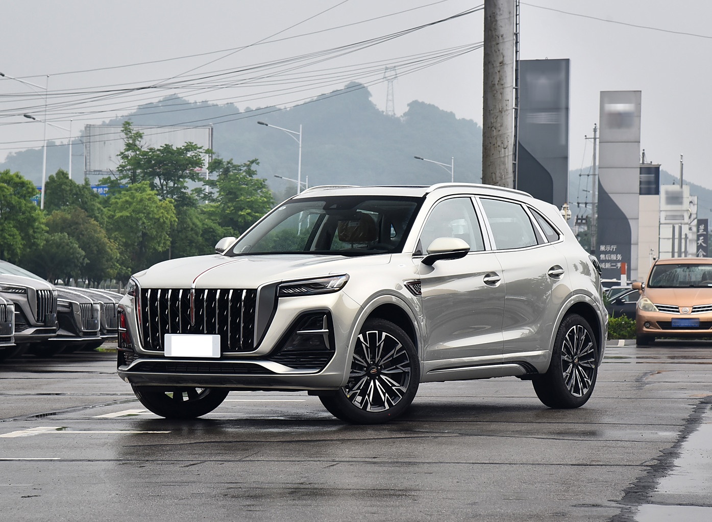 红旗hs5 50万辆纪念版!定位中型suv,外观豪华大气,配2.0t 8at