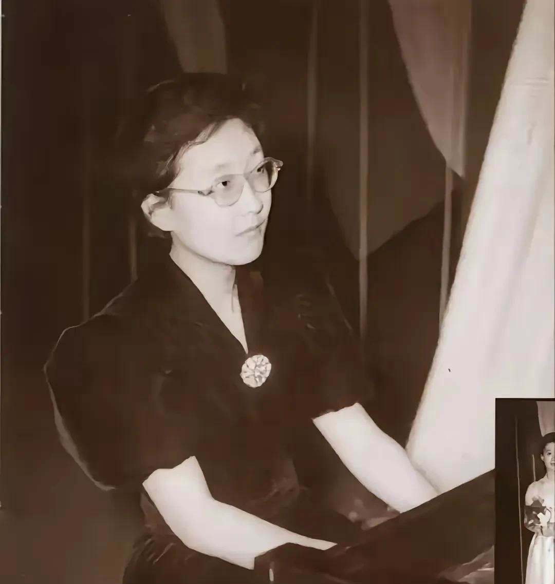 当晚,顾圣婴与母亲以及弟弟在家中开煤气自杀,年仅30岁