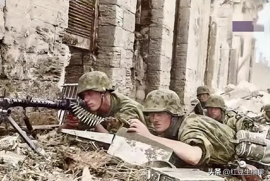 德军mg34机枪小组,这款枪在二战中大杀四方