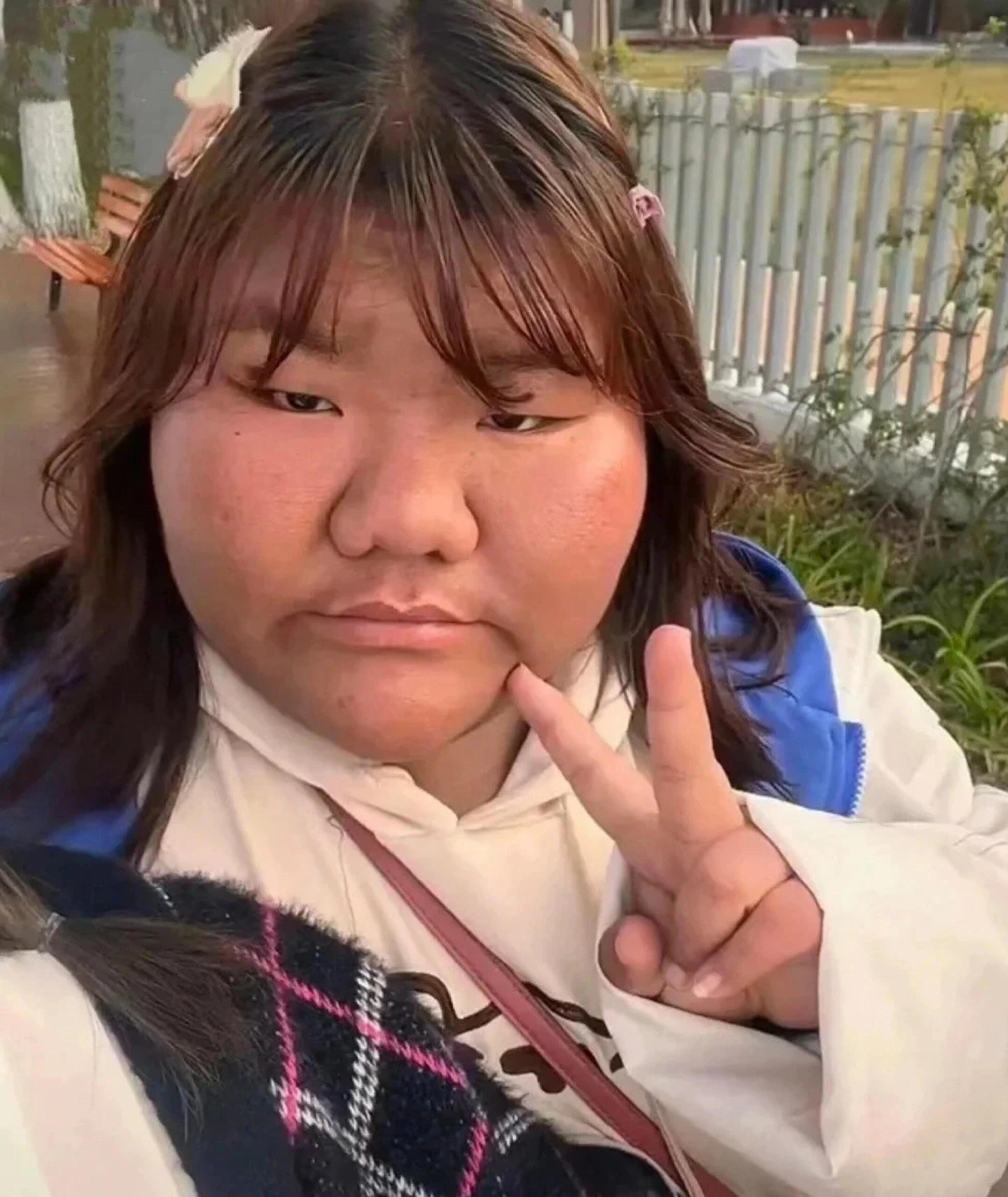 某地一女孩儿结婚因男方家庭条件不是很好,就没有要男方的彩礼,女方