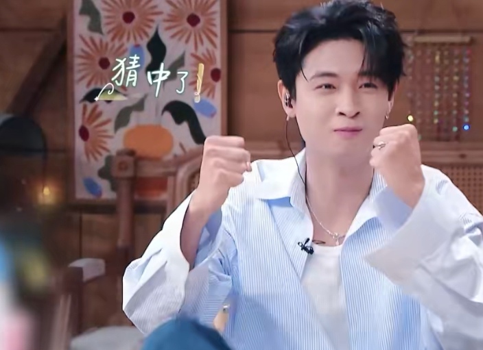 周扬青看到秦霄贤的表现后,发出了"果然男人最懂男人"的感慨