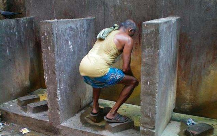 印度的男男女女为何喜欢穿各种长袍,原因之一,就是随