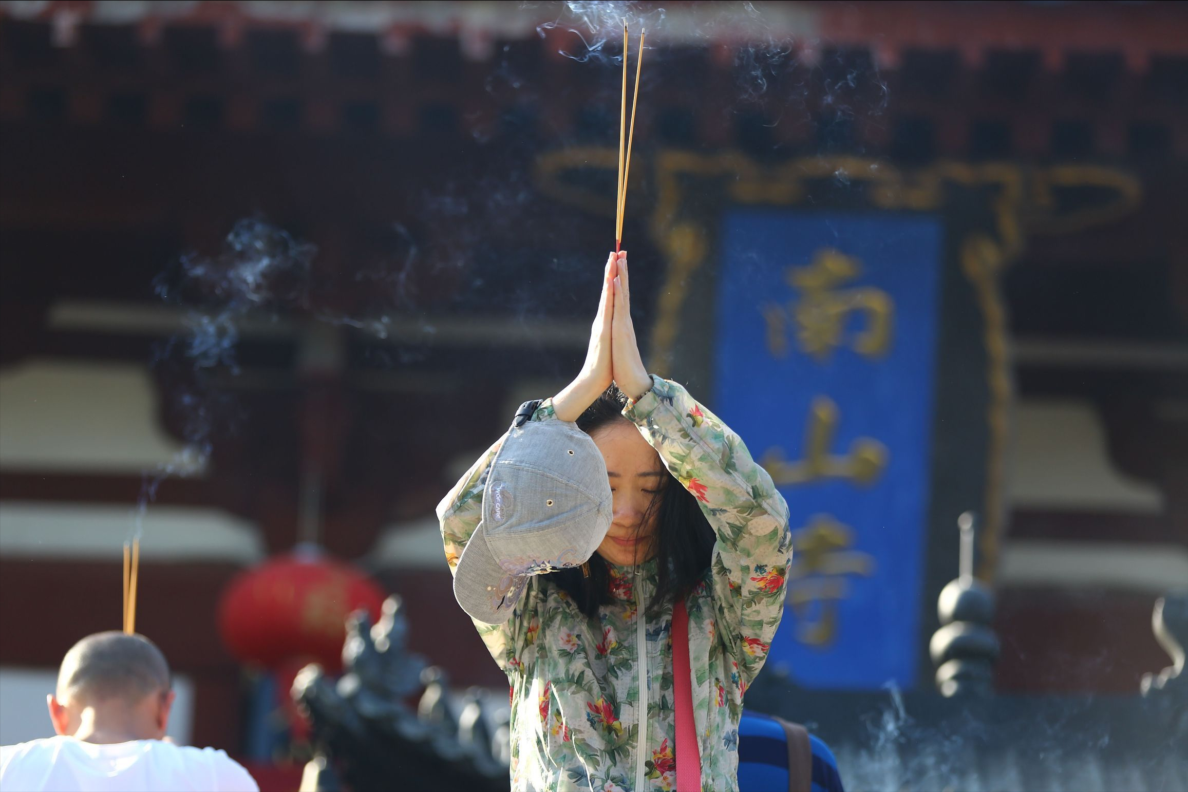 烧香为何一定要是3根?每根分别代表什么?传统文化我们不可不知