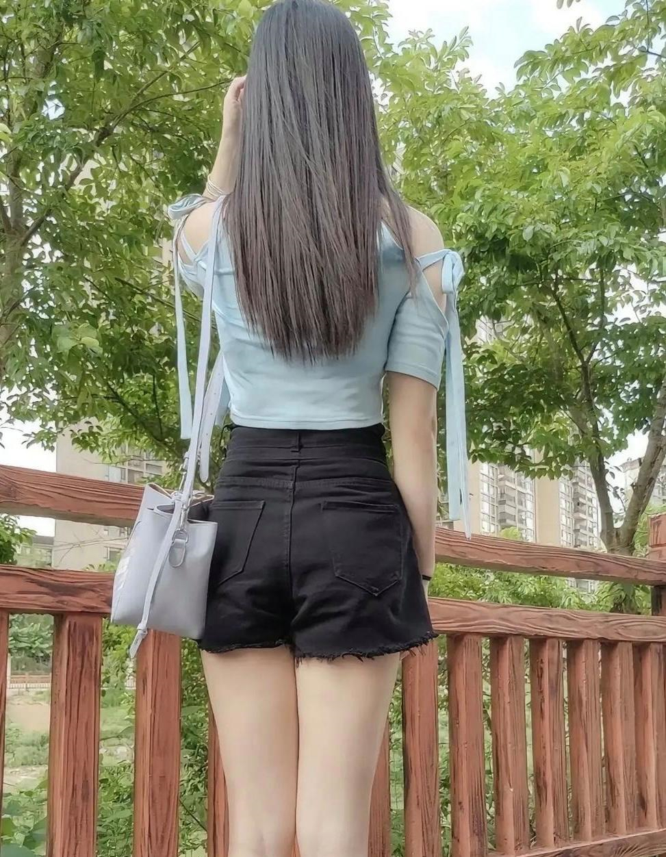 年轻小姐姐的背影杀,充满了青春的味道