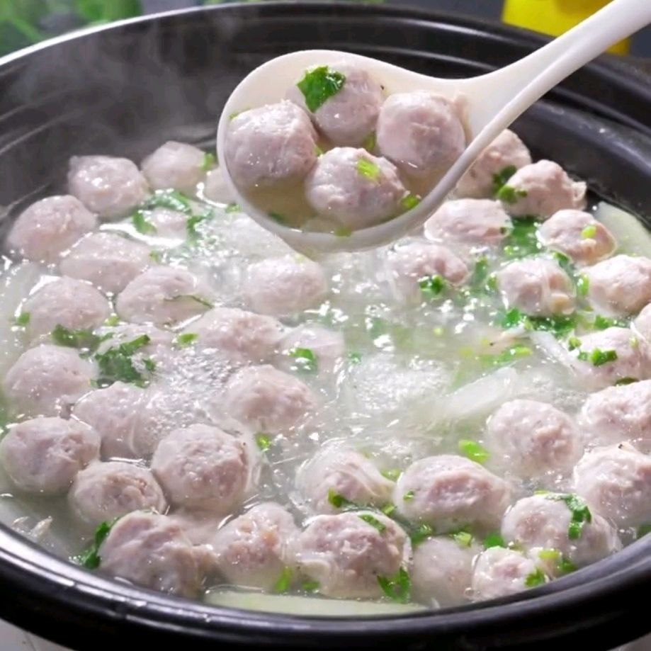 汆丸子如何才能不腥不柴有弹性,老师傅教你做生汆丸子做法