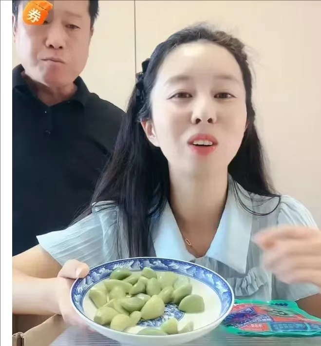 如今,郭威再也不用为了三千多元的工资去上班了,田媳妇让郭威有钱了