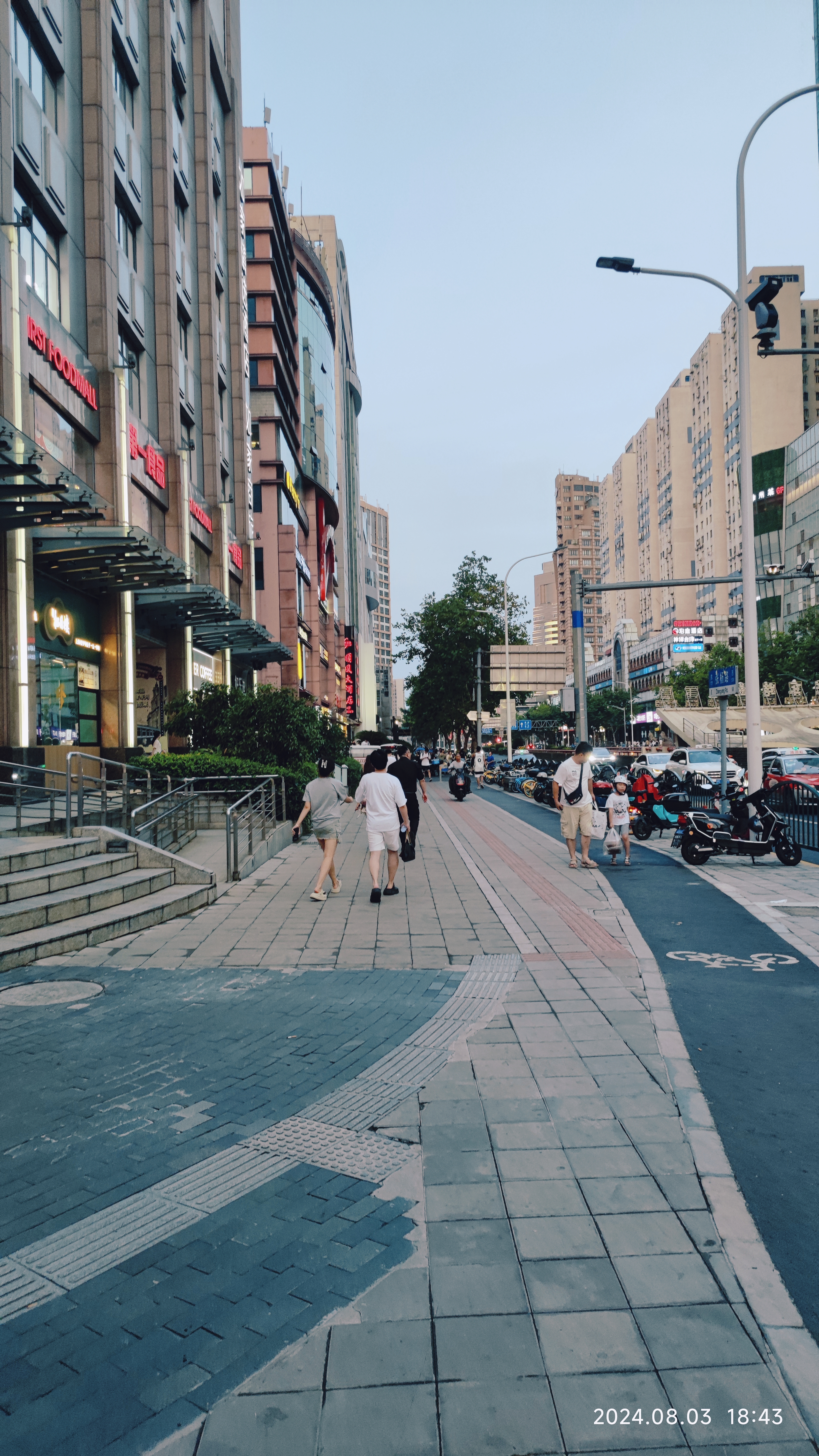 史熠陆家嘴街道图片