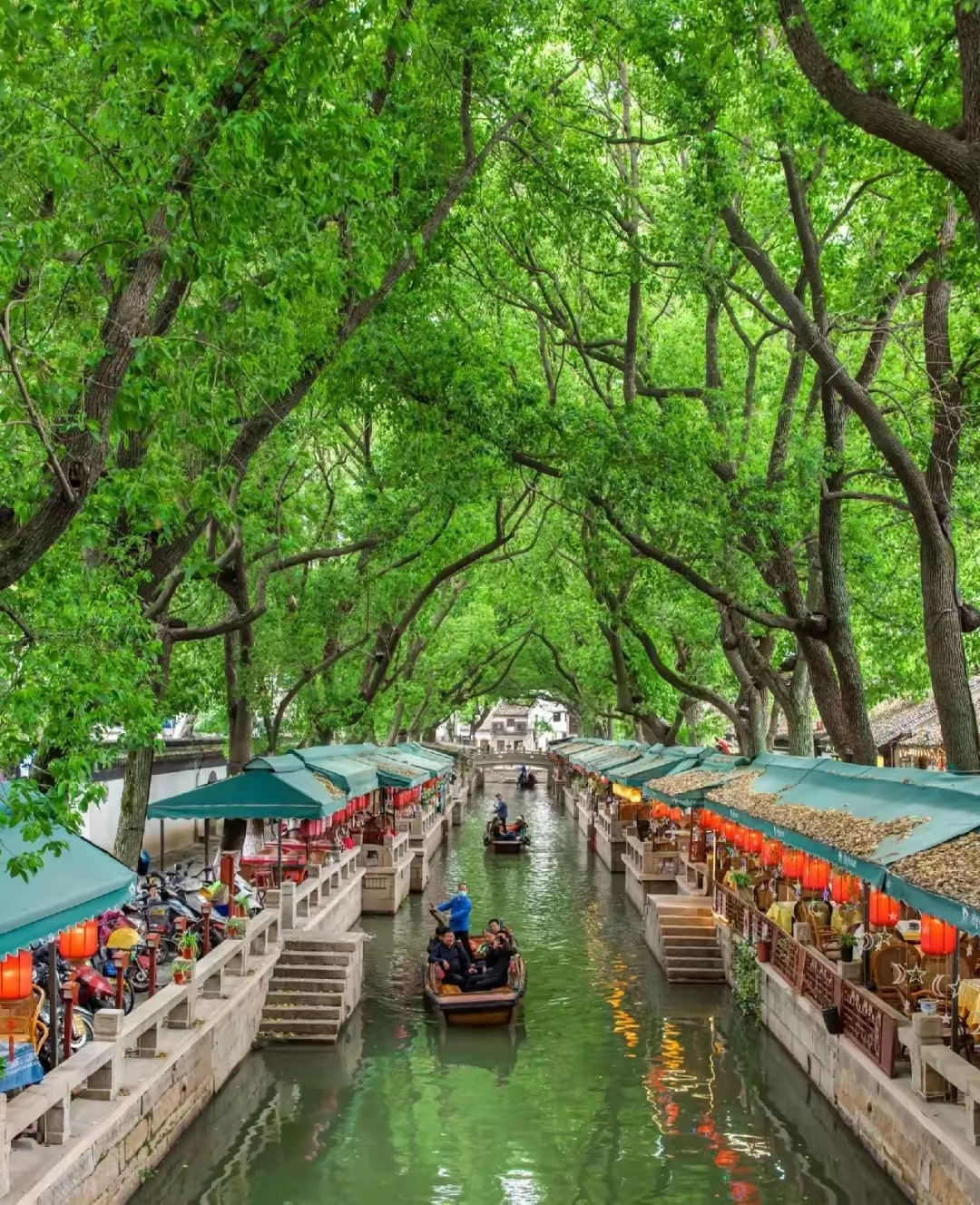 江南的这些小镇,宛如一幅幅灵动的水墨画卷,诗意地铺展在大地之上