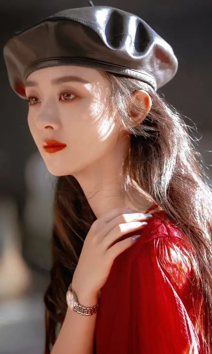 红衣飘飘的赵丽颖