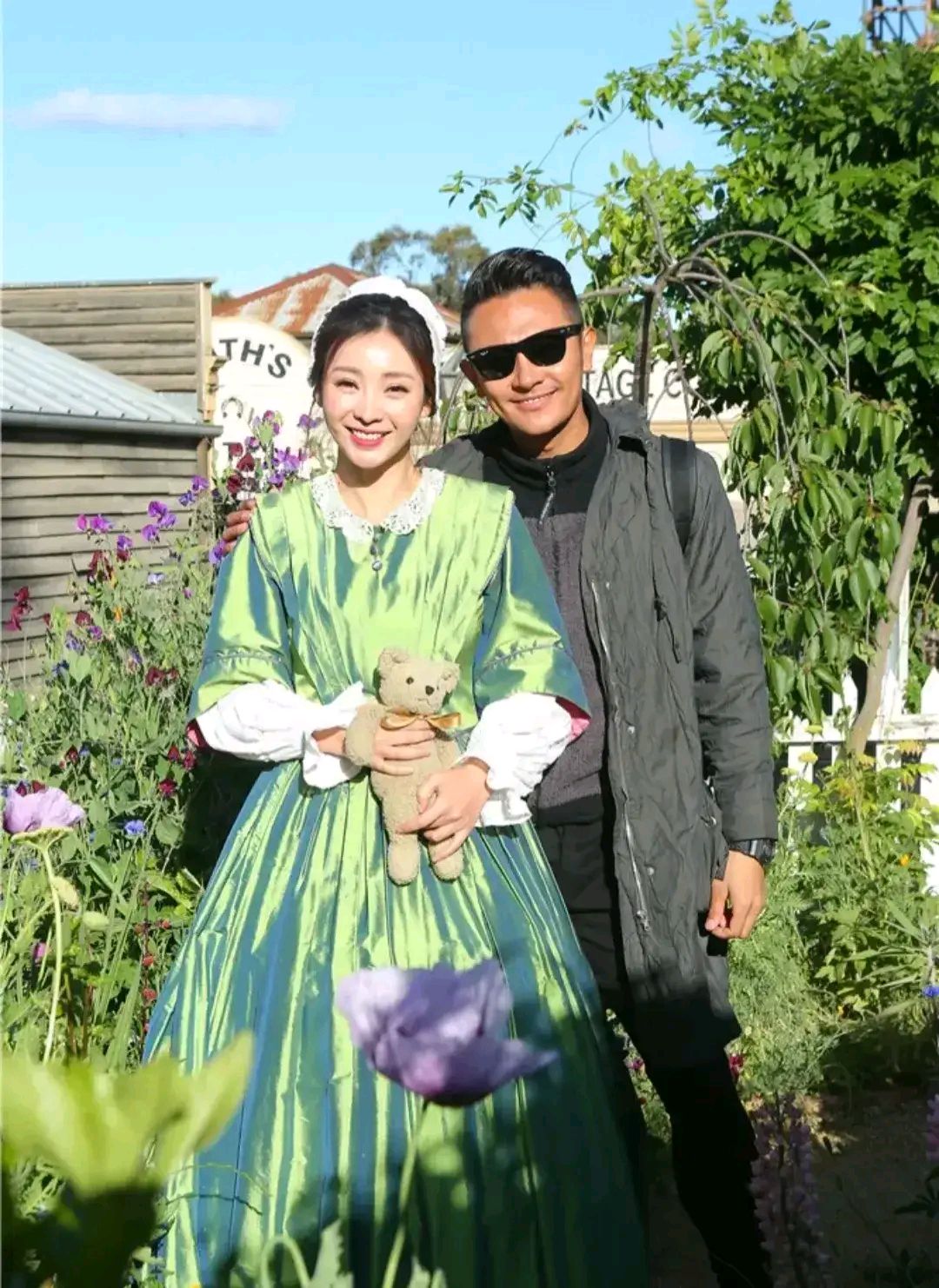 柳岩与印小天携手见家长!