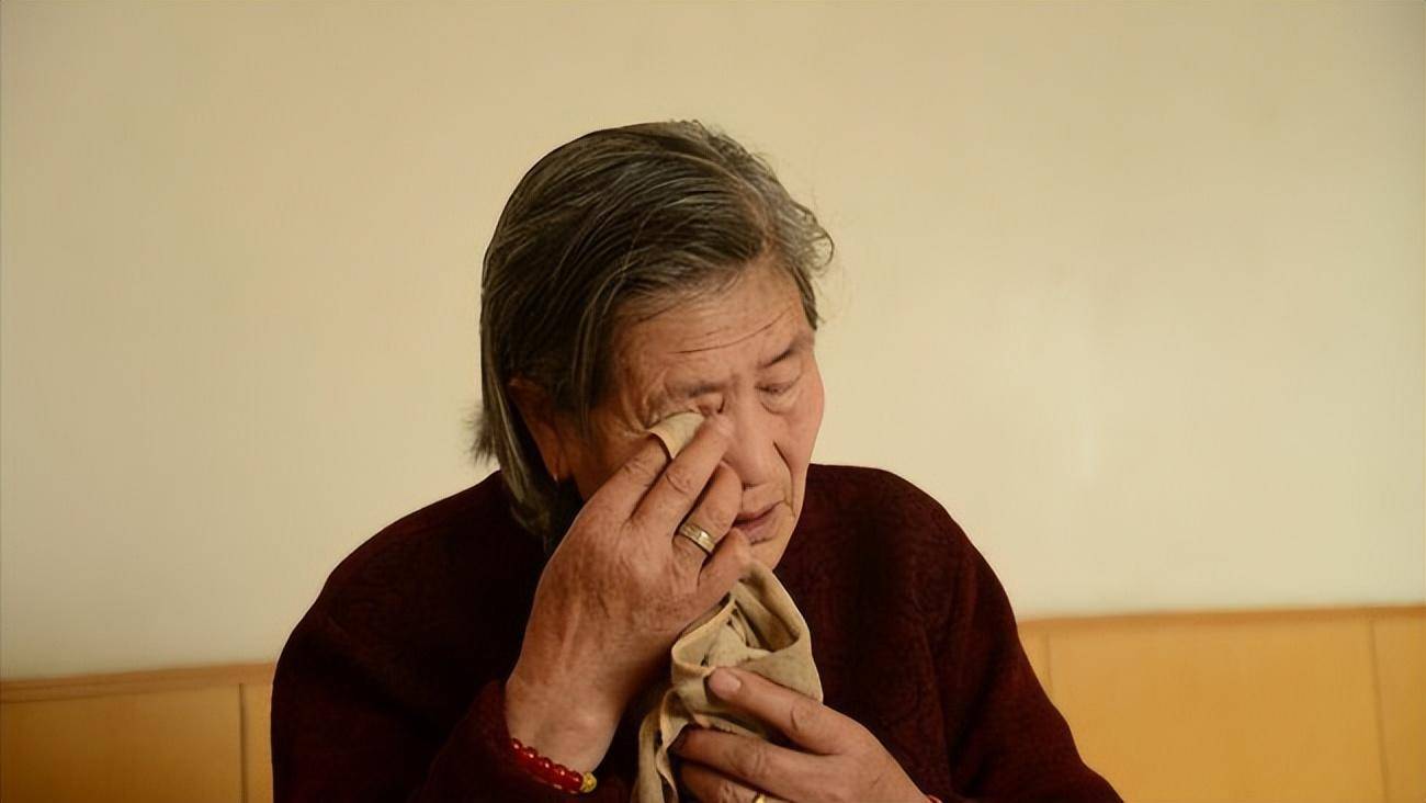 女儿出嫁父母倾尽所有,儿子怒斥不公平,家庭关系走向破裂