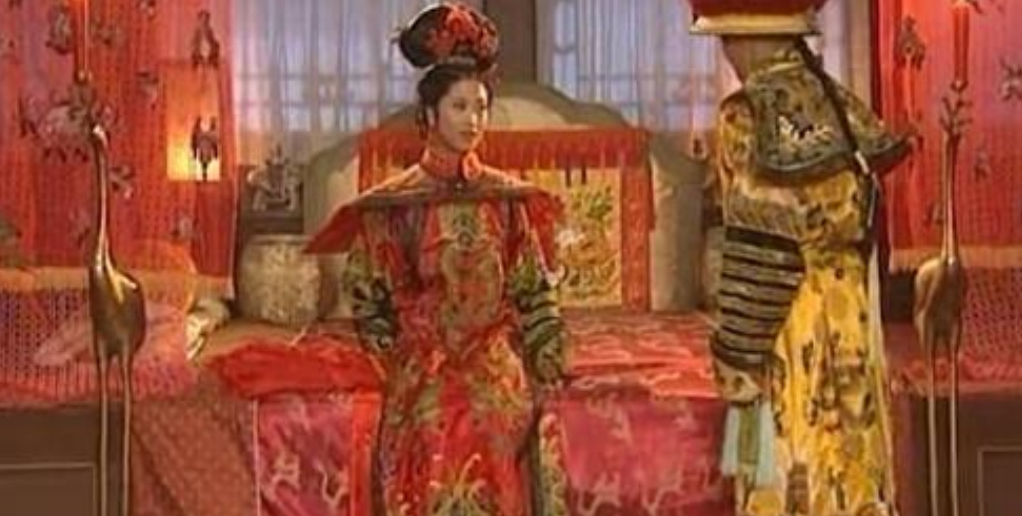孝诚仁皇后赫舍里氏:康熙帝挚爱,索额图侄女,生胤礽后难产去世