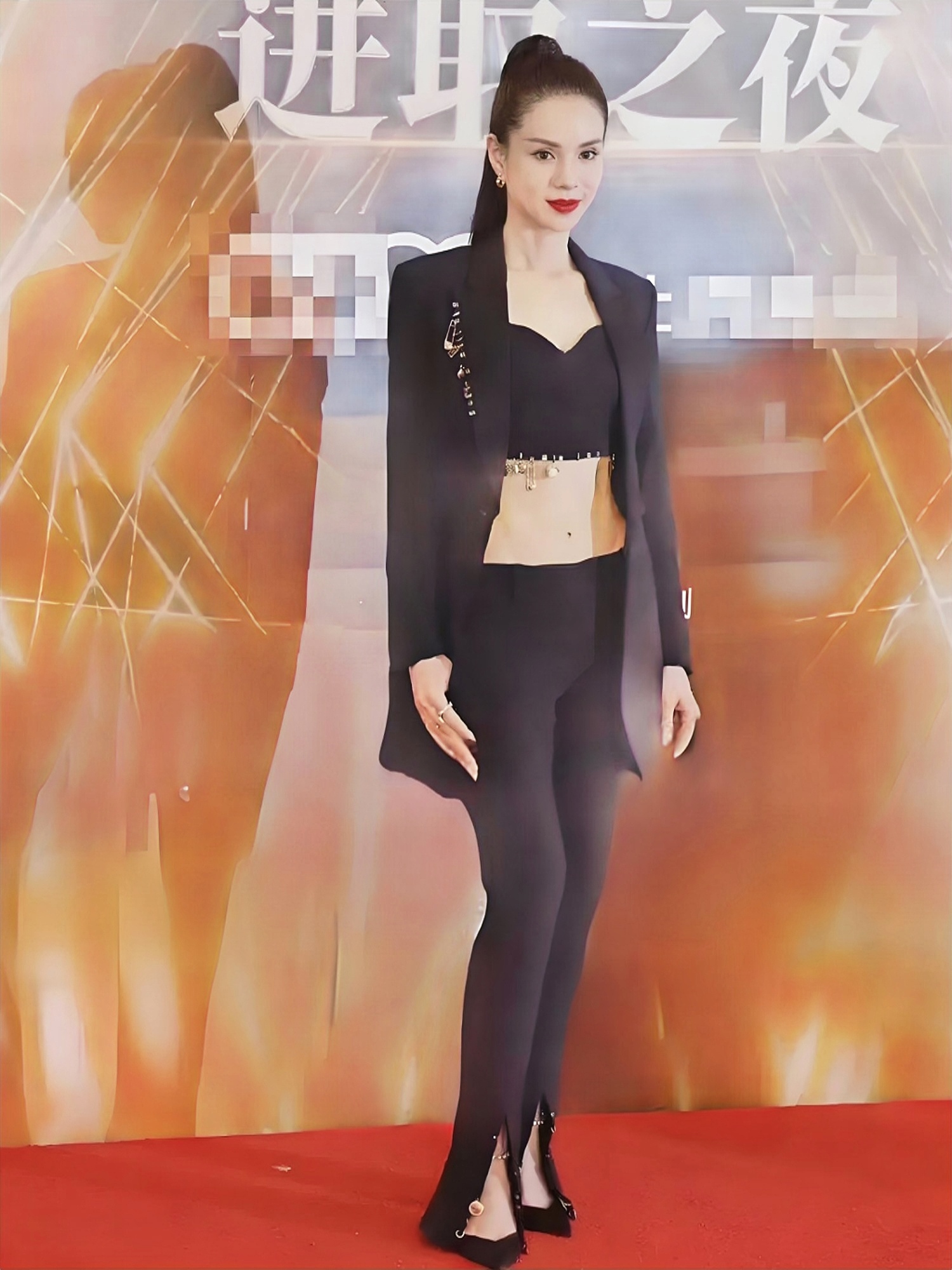 神雕侠侣李若彤全身照李若彤穿高跟鞋李若彤打底裤李若彤光脚丫的图片