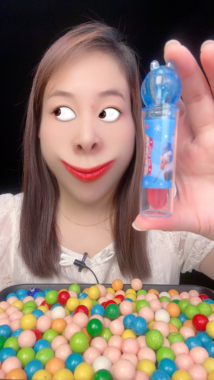 吃唇膏(吃春卷的寓意)