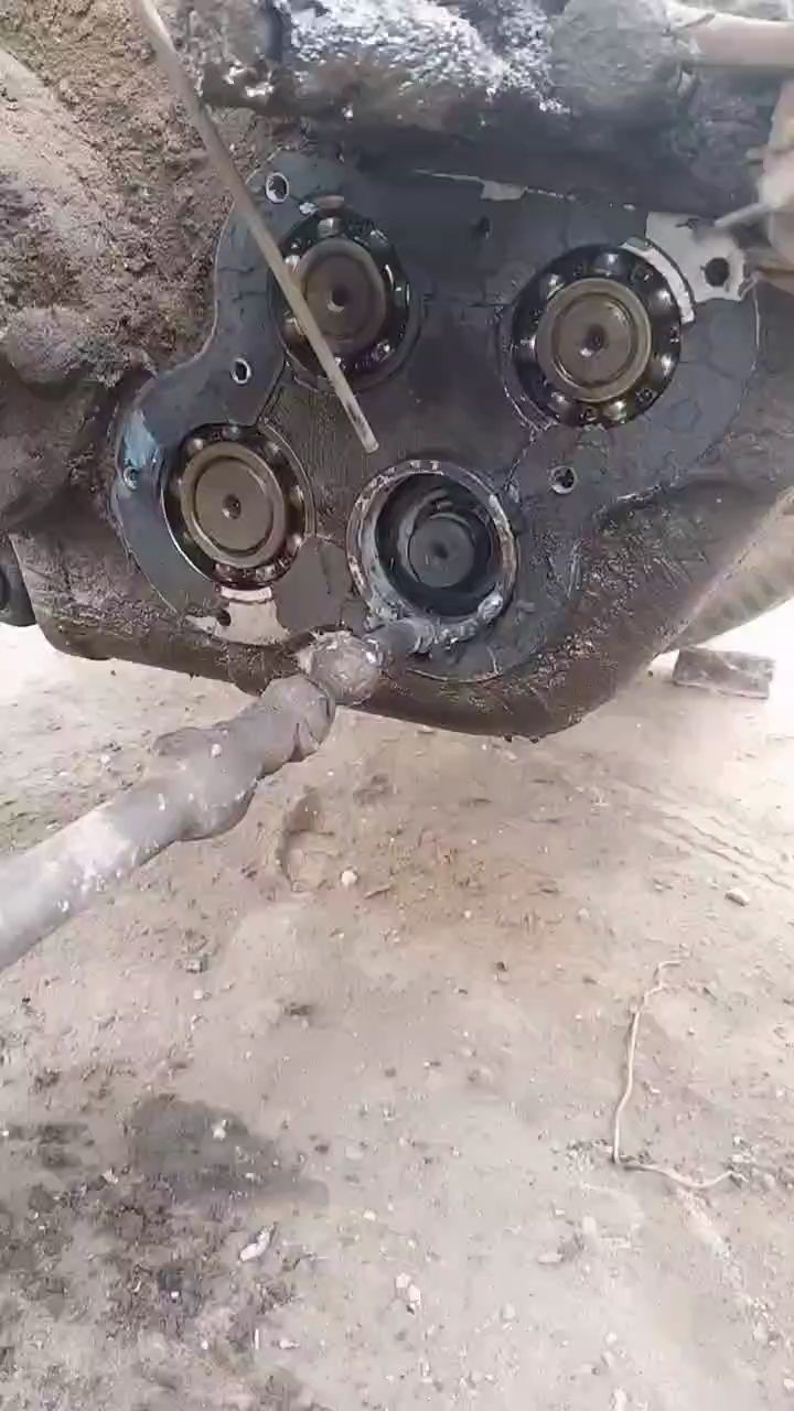 后桥轴承坏了,不用大拆大卸,用这个办法轻松拿轴承外套