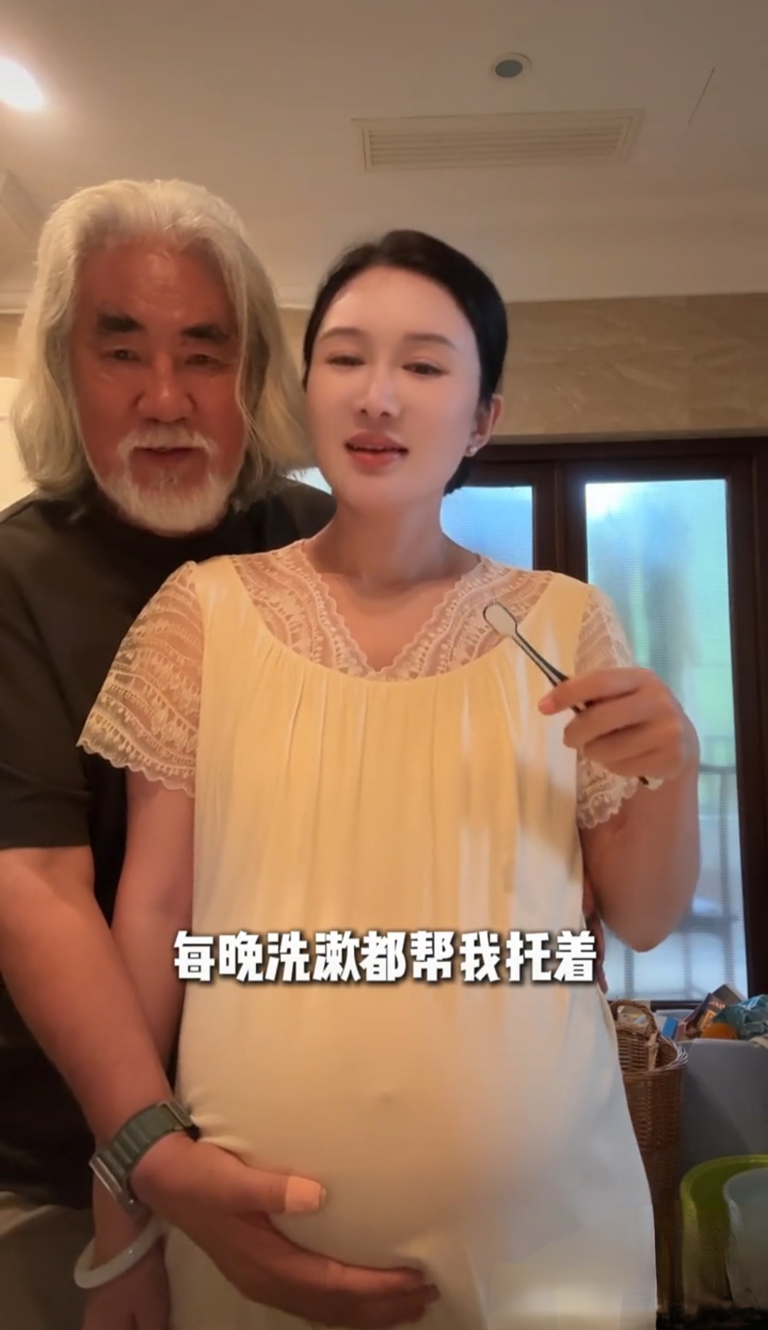 张真的老婆图片